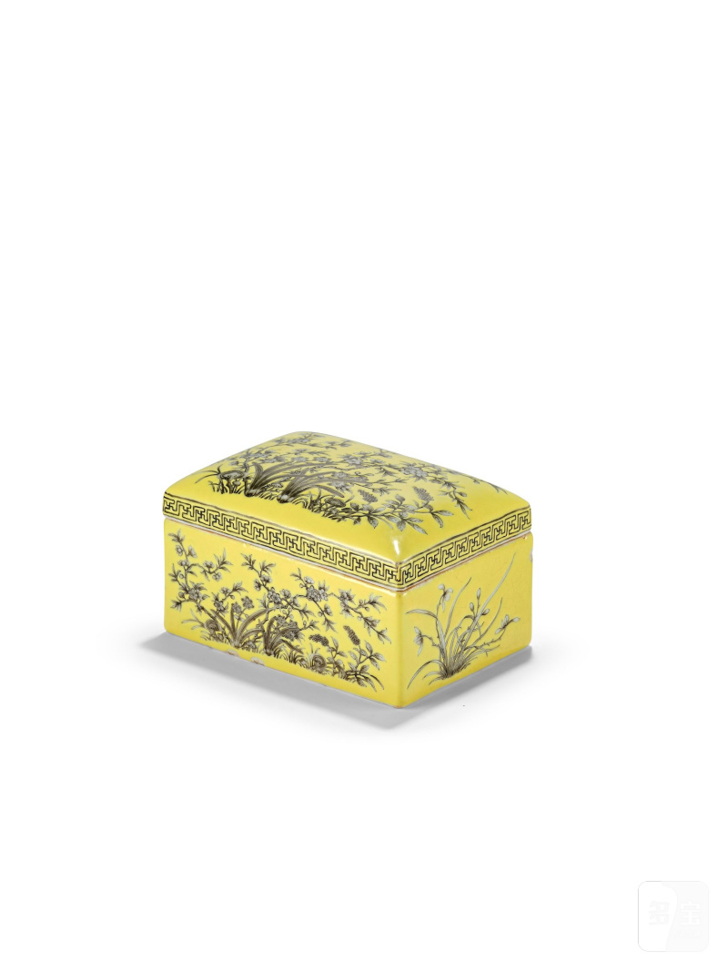 二十世紀　黃地墨彩靈仙祝壽紋長方蓋盒 | A YELLOW-GROUND GRISAILLE-DECORATED RECTANGULAR BOX AND COVER - 图1
